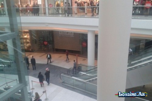 "Gənclik Mall"un mağazalarını SU BASDI - - Sun.Az