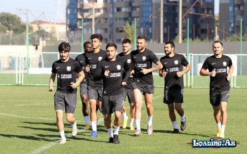 "Neftçi"nin baş məşqçisi və futbolçuları məşqlərə qoşuldu - Sun.Az
