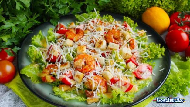 Dadlı və Yüngül Krevetkalı Sezar Salatı