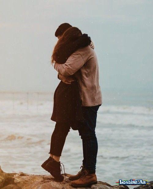 Gördüyünü hər kəs sevər. Sən onda heç kimin görmədiyini tapmalısan. Əgər əsl sevgini istəyirsənsə, üzə deyil, qəlbə toxunmalısan. -Bob Marli