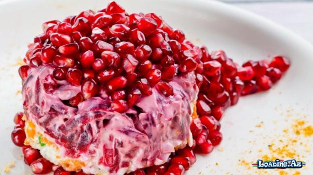 Faydalı Və dadlı nar çuğundur salatı