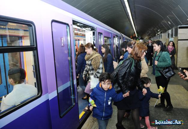 Bakı metrosunda problem, sərnişinlər geri qaytarılıb