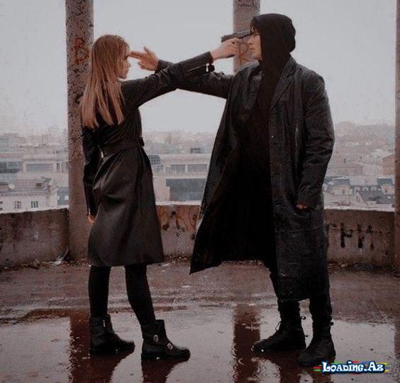 Ölüm dediyin nədir ki? Dönüşü olmayan tətil. Eşq dediyin nədir ki? Gəncliyi öldürən qatil.