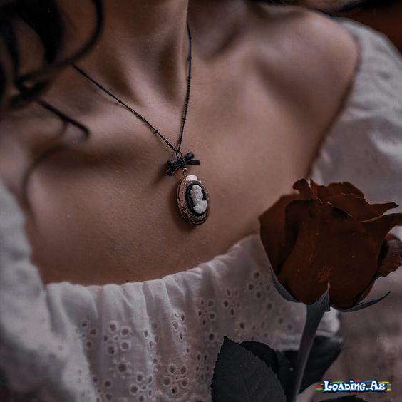 Mən istəsəm hər bir kəslə yola gedə bilərəm ) gəl ki, heç kim o yolu sonun kimi mənlə gedməz. Ya yolun yarısında vazkeçərlər, ya da ki, yolun sonun da mənə zərbə vurub qabağıma keçərlər. Ona görə də kimə nə edirəmsə sonuna kimi haqqlıyam.