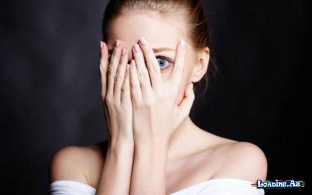 Sosial qorxu nədir? Sosial fobiya - Sun.Az