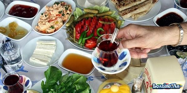 Leyla Zülfüqarlı: “Bəzən insanlar elə düşünür ki, xurmanı yalnız iftarda yemək lazımdır”