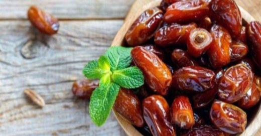 Gunde 3defe xurma yemek