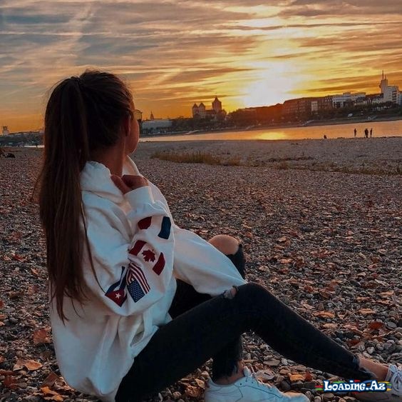 Bəlkə də insan sevməyi bilmədiyindən deyil, sevgisinə layiq biri olmadığından təkdir - Sun.Az