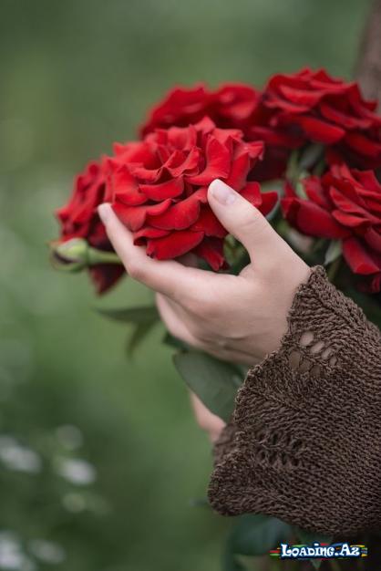 Xoşbəxtliyini hərkəslə bölüşə bilərsən,Kədərini paylaşdığın insan xüsusidir ....:((( - Sun.Az
