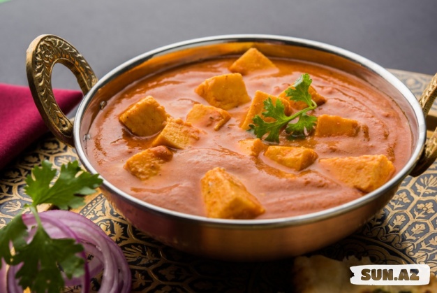 Tikka masala souslu toyuq