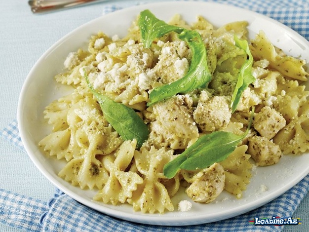 Toyuqlu, pesto souslu pasta - Sun.Az