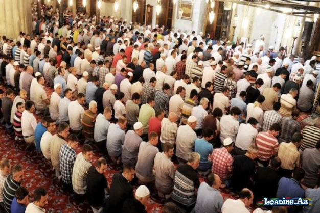 Bayram namazını kütlə ilə birgə qılmağın savabı varmı? - Sun.Az
