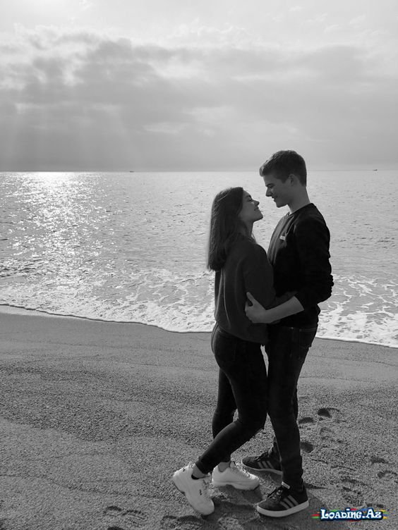 Kişi önəmsədiyi qadını heç kimə danışmaz. Qadın isə önəmsəmədiyi kişini.❤️🔗❤️🖇️🔗