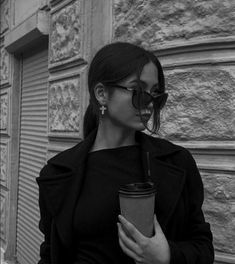 Qəbrimə doğum yox, ölüm ili yox,Qəbrimə sevdiyim illər yazılsın.