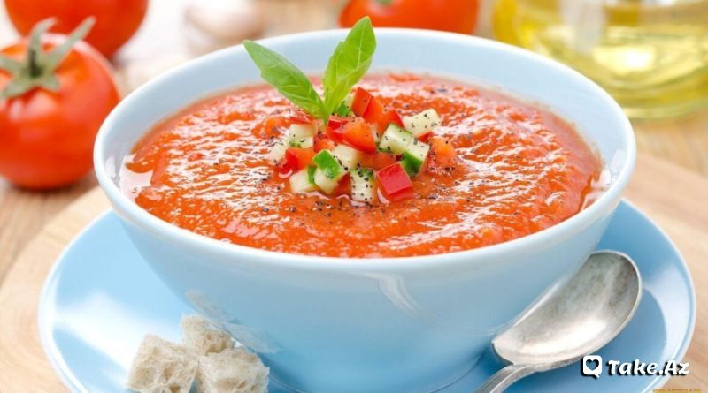Çiy Tərəvəzlərdən Hazırlanan Soyuq “Qaspaço” Şorbası