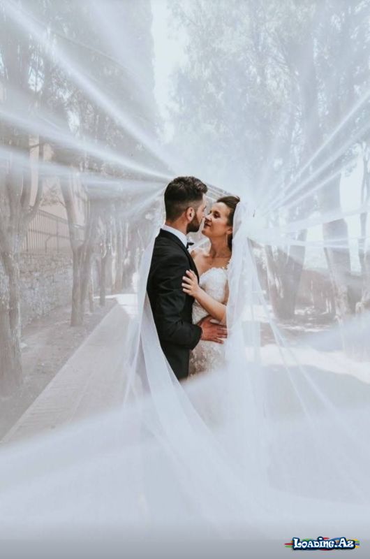 Sevgi bir orduyu meydan oxuyarkən, bir nəfərə əsir düşməkdir. - Sun.Az