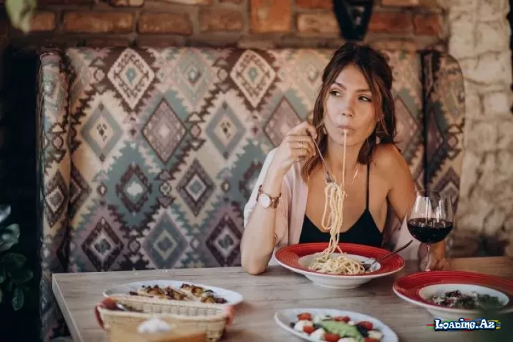 Bu ölkənin restoranında sizi turist kimi tanıdacaq 3 səhv - Sun.Az