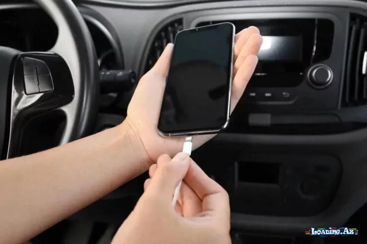 Telefonu avtomobildə doldurmaq sərfiyyatı artırır? - Sun.Az