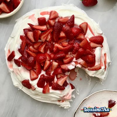 Çiyələkli Pavlova - Sun.Az